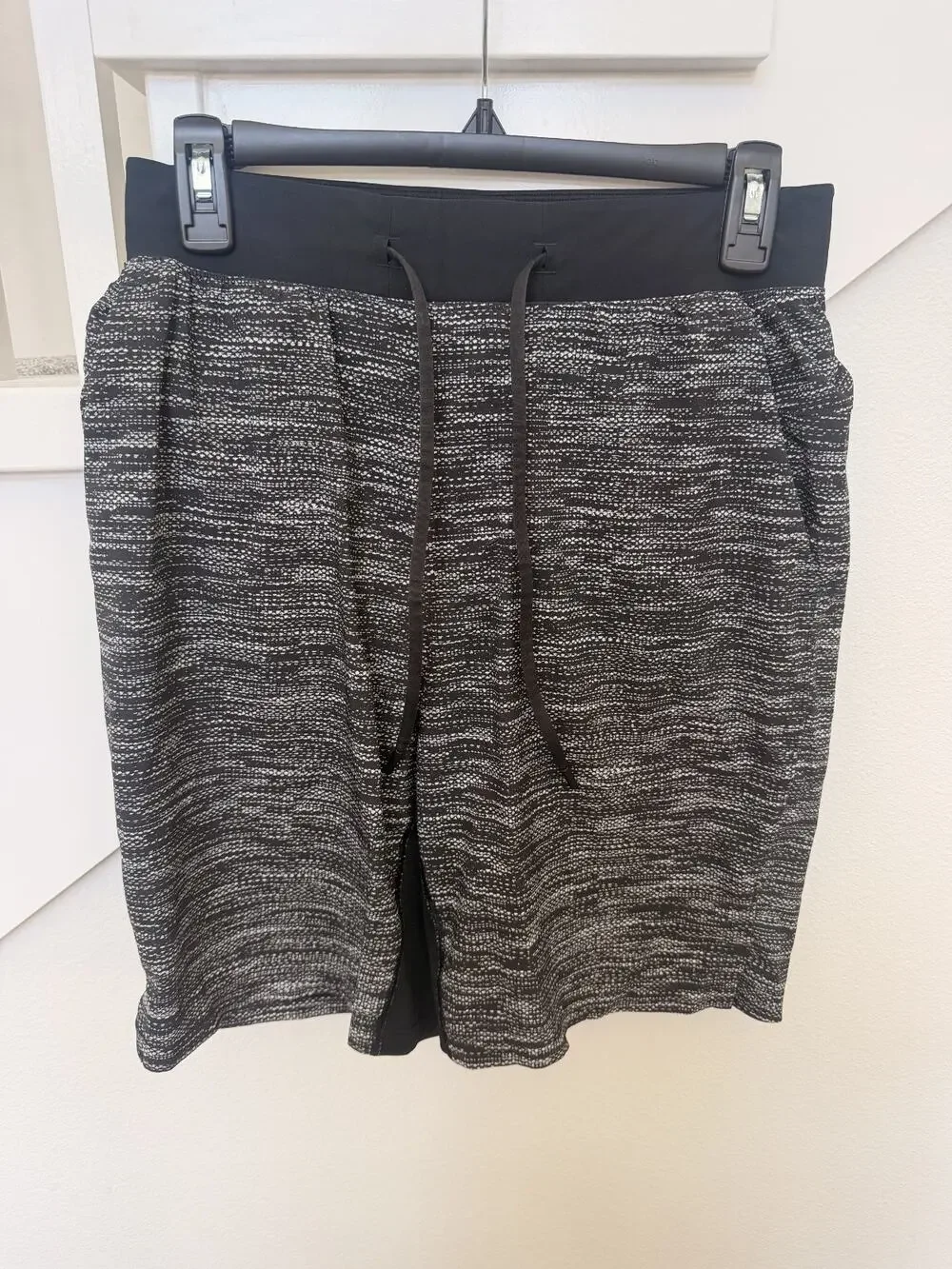 Lululemon T.H.E. Mens Gray Speckle Lined Athletic Shorts Size S Zip Pocket